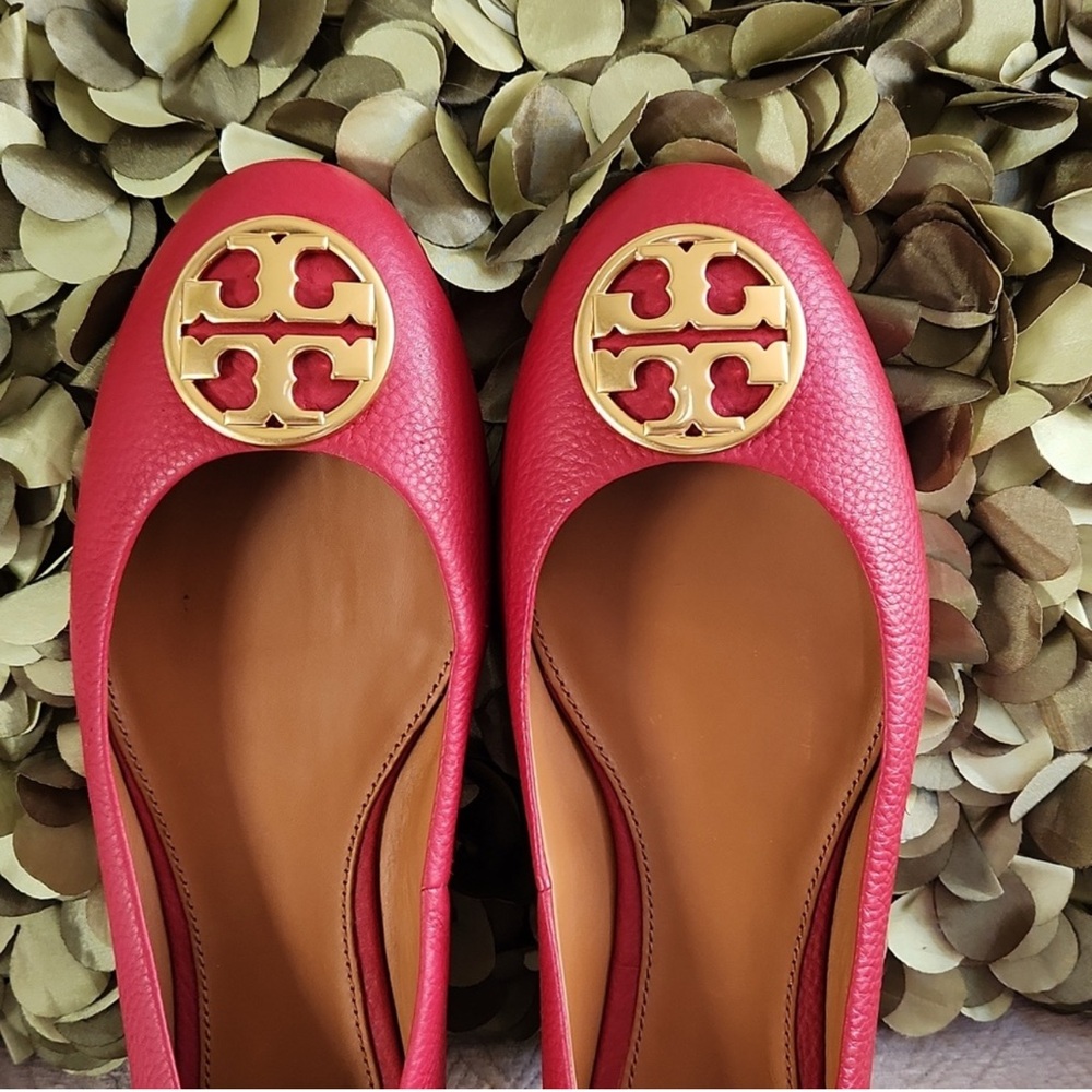 NWOB Tory Burch Red Leather Ballet Flats with Gold Emblem-Size 10.5